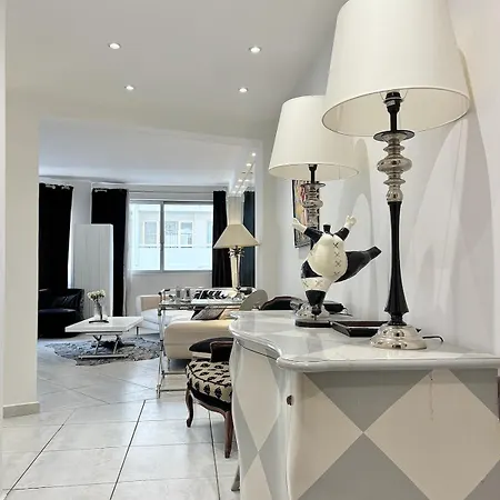 Two Bedrooms And Two Bathrooms - 20lm Apartment